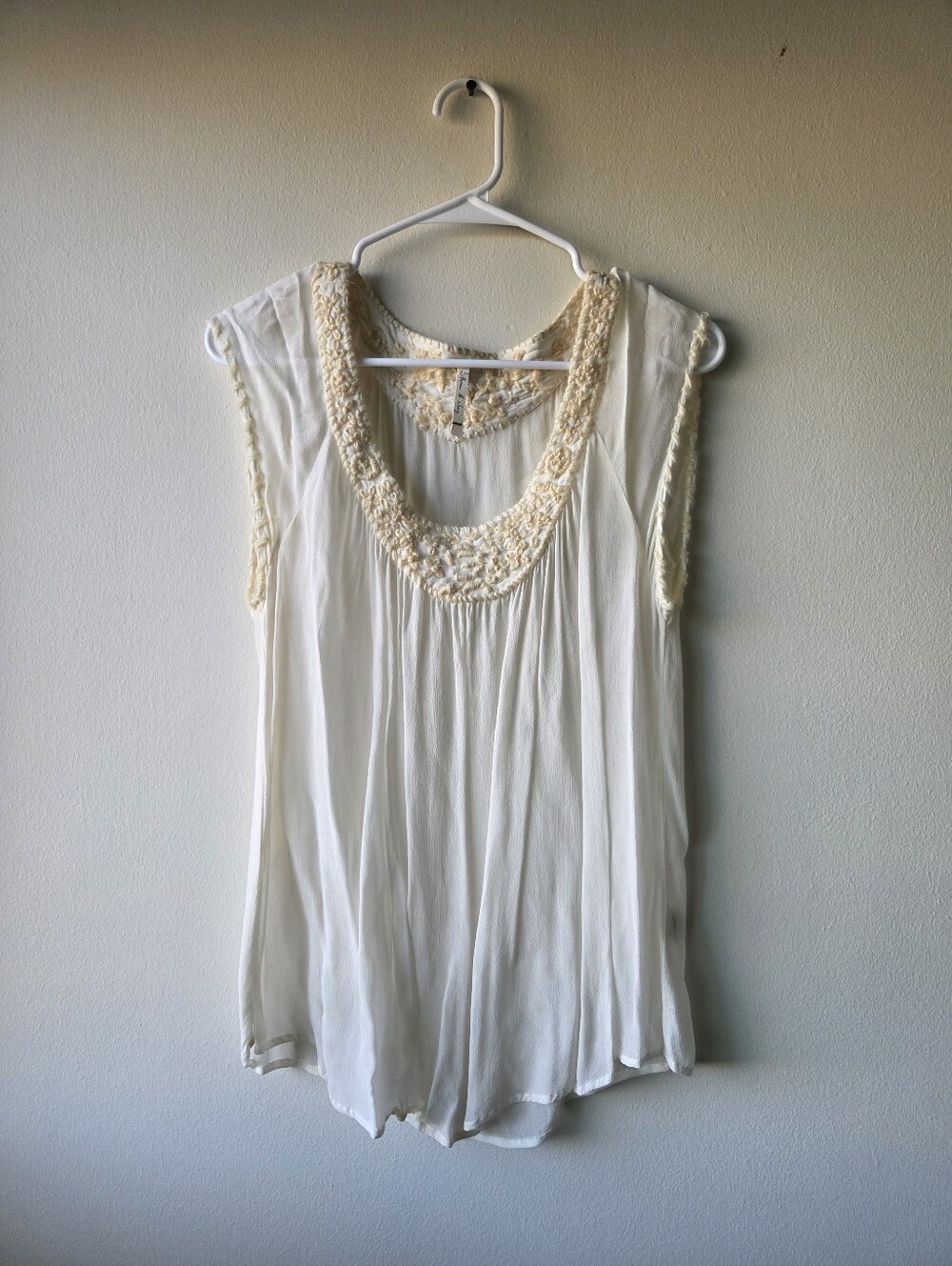 Willow And Clay Cream Crochet-Trim Sleeveless Blouse Size S